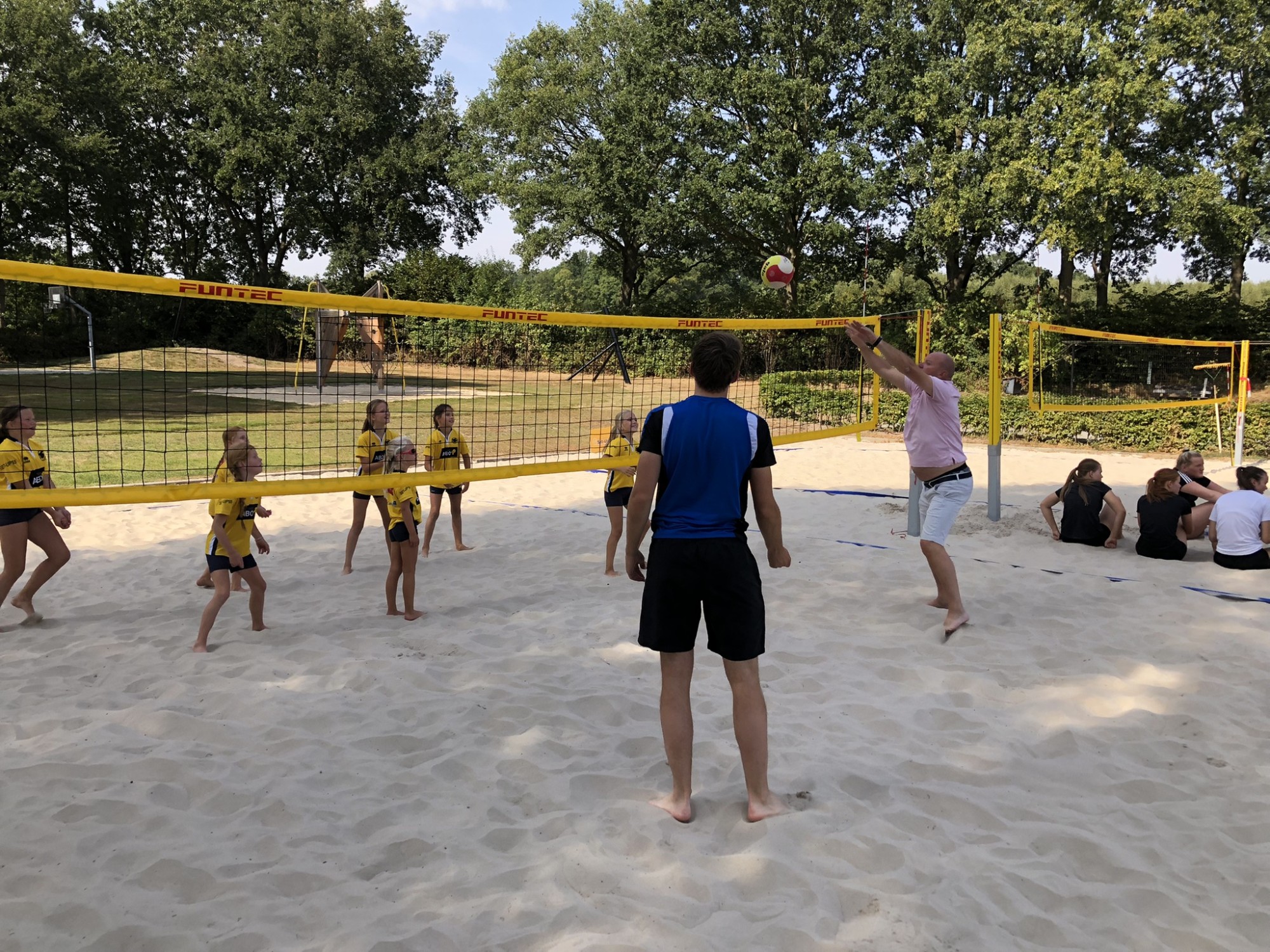 Opening beachvolleybal-complex