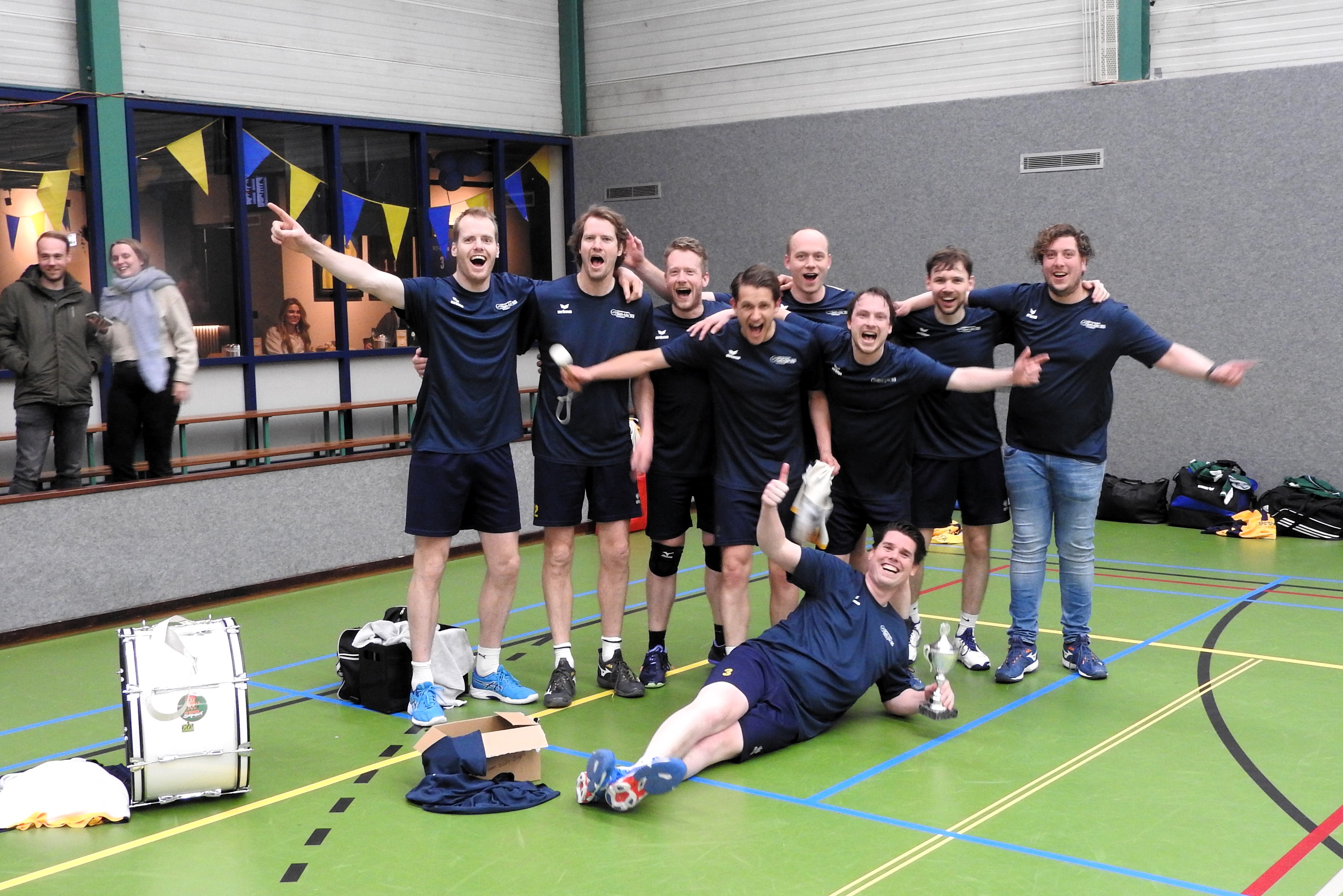 Eerste herenteam Lammerink Set-Up ’65 ongeslagen kampioen