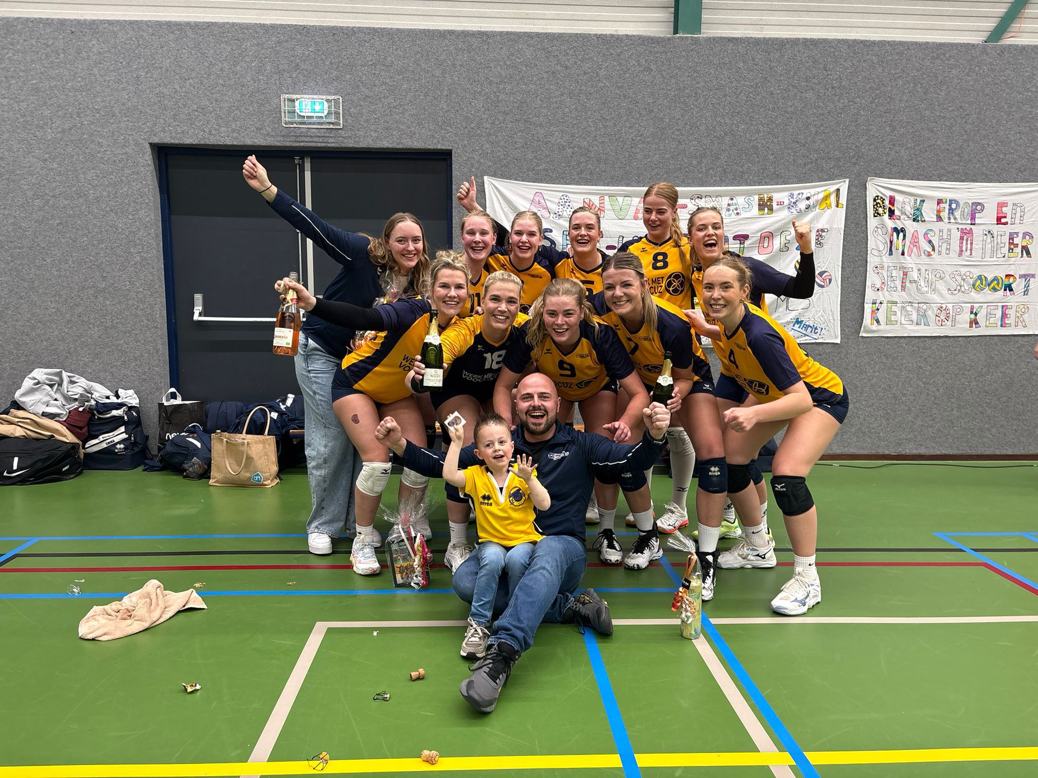 Dames 2 kampioen / Trotse sponsor De Wal
